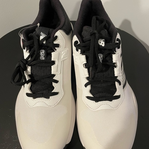 New Balance 696 Men's White and Black Sneakers size 9 wide. NWT - Picture 2 of 8